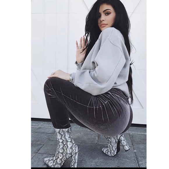 booties - Picture 2 of 4